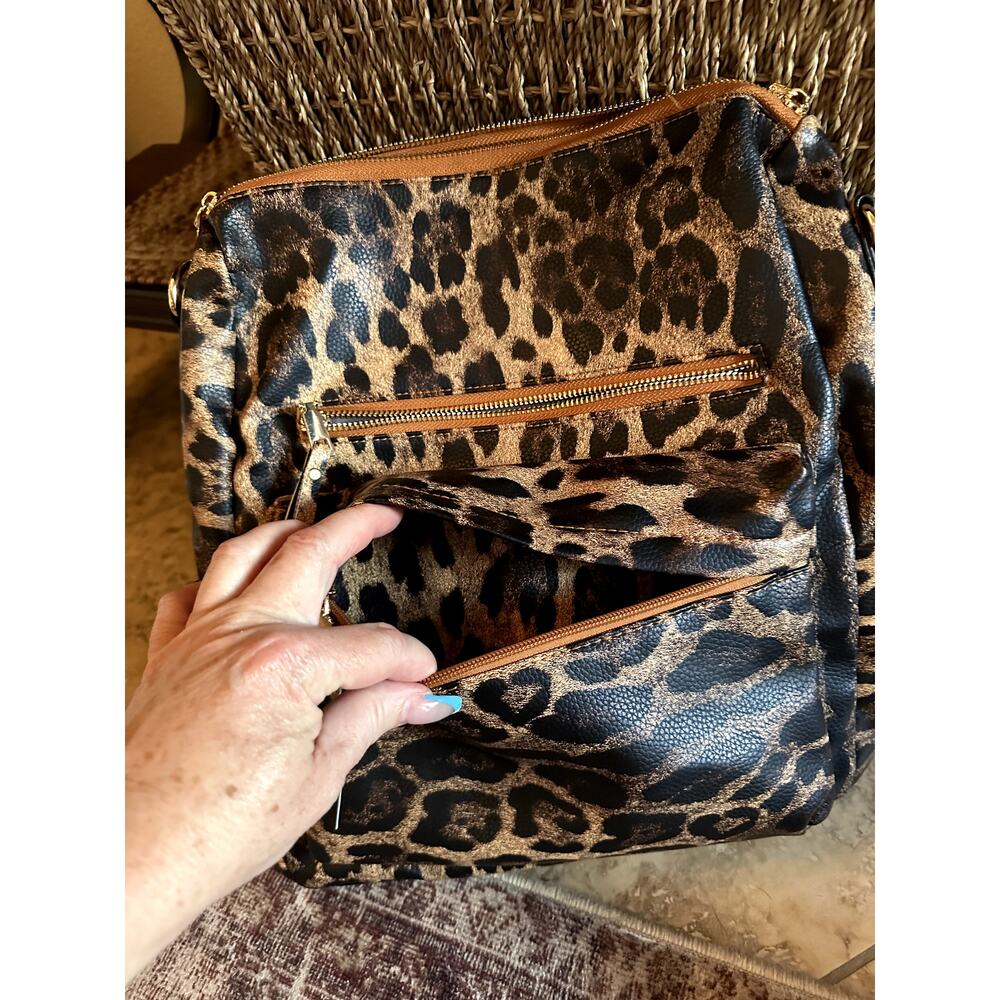 Leopard Backpack - Picture 5 of 8